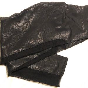 🖤 onzie black shiny animal print leggings XS 🖤